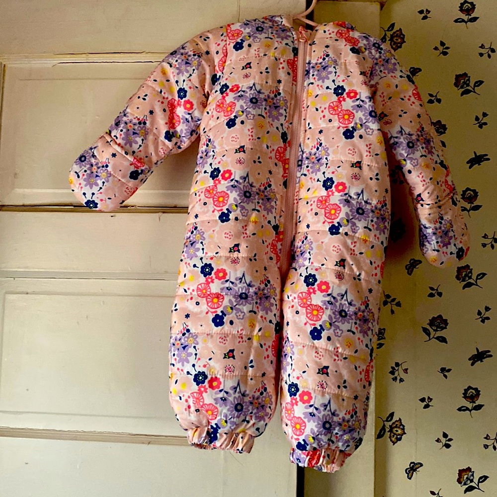 Baby snow suit never worn brand new with tag attached